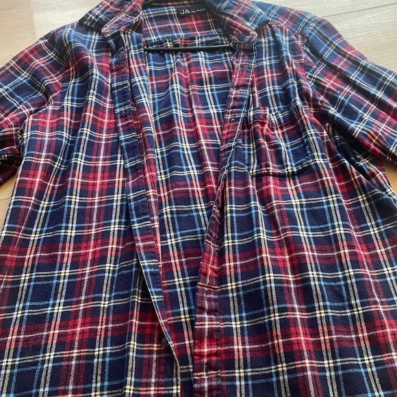 Oversized plaid flannel - Picture 2 of 8